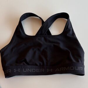 Under Armour Women's Sleek Black Sports Bra